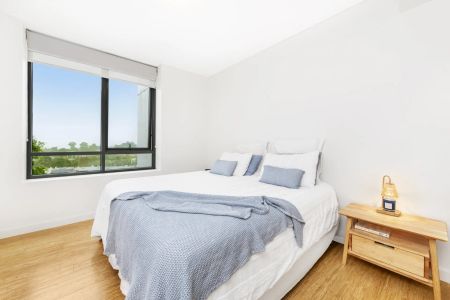 Stunning Two Bedroom Apartment in Sought-After Luxury Estate - Photo 5