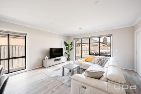 COMFORTABLE FAMILY HOME IN A CONVENIENT LOCATION! - Photo 2