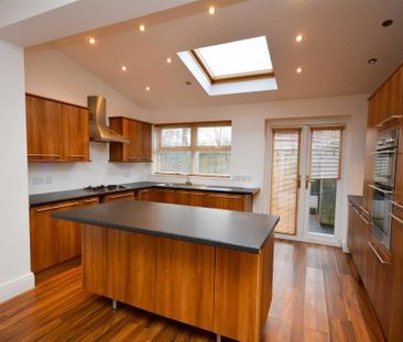 2 bedroom end of terrace house to rent - Photo 1