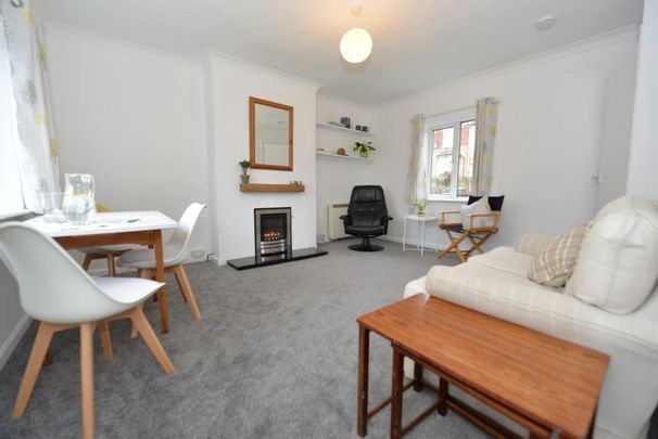 4 bedroom end of terrace house to rent - Photo 1