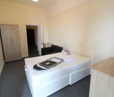 5 bedroom flat to rent - Photo 2
