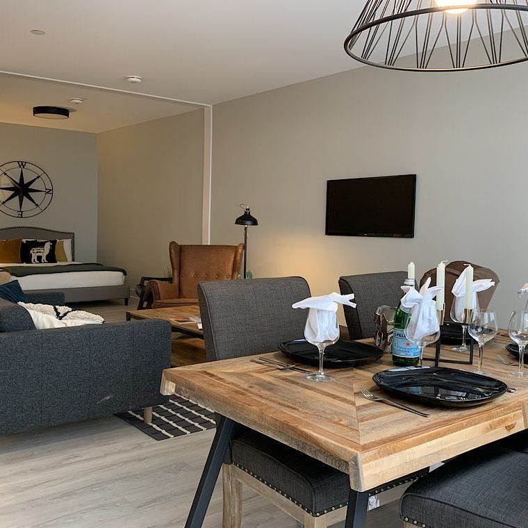 Steps to Parliament - Gym - Theater - Rooftop Patio/Party Room - Business Lounge! - Photo 1