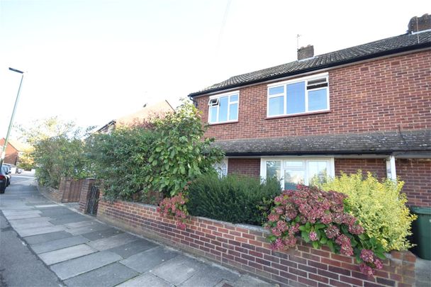 Collingwood Close, Twickenham - 1 bedroomProperty for lettings - Chasebuchanan - Photo 1