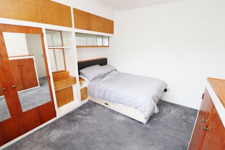 Allerton Road, Borehamwood - Photo 2