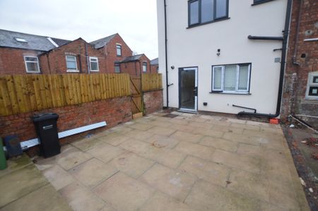 3 Bedroom End of Terrace - Photo 5