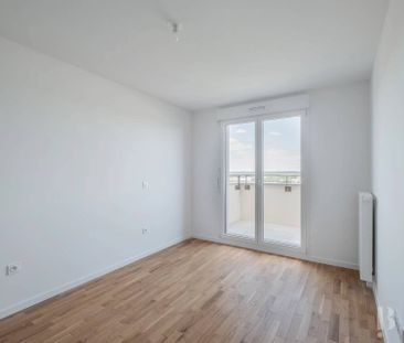 Rental Apartment Saint-Cyr-l'École - Photo 6