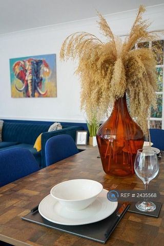 4 bedroom semi-detached house to rent - Photo 5