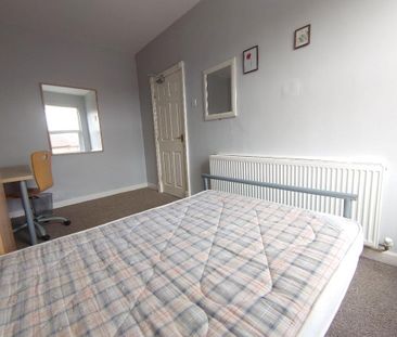 4 bedroom semi-detached house to rent - Photo 1