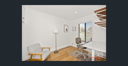 Comfort & Convenience in the Heart of Bassendean – 22/8 Garnsworthy Place - Photo 2