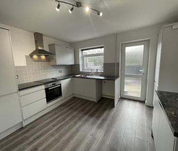 2 bedroom terraced house to rent - Photo 4