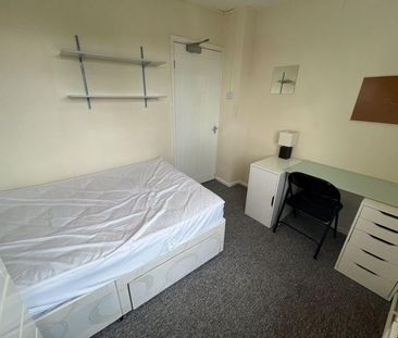 4 bedroom apartment to rent - Photo 2