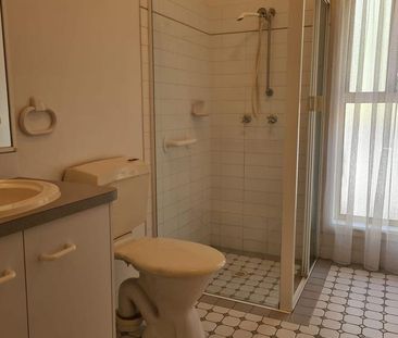 $700 per week / $2,800 Bond - Photo 4