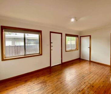 “MULTI LIVING FAMILY HOME!” - Photo 5