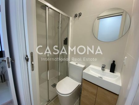 Co-Living Room with Private Bathroom and Balcony Perfectly Located on La Rambla - Photo 5