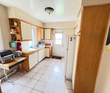 NDG Grand 5 1/2 ,bas duplex tranquille, 3 ch fermées - Photo 3