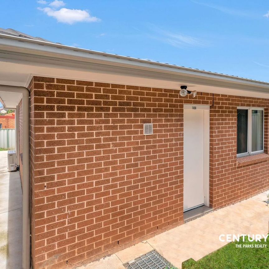 Bright, Modern & Convenient – Ideal for a Small Family - Photo 1