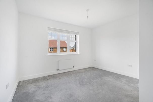 4 bedroom detached house to rent - Photo 1