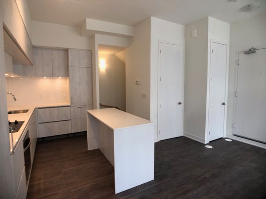 For Lease - 12 DAVID EYER Road Unit# 1121, Richmond Hill, Ontario - Photo 1