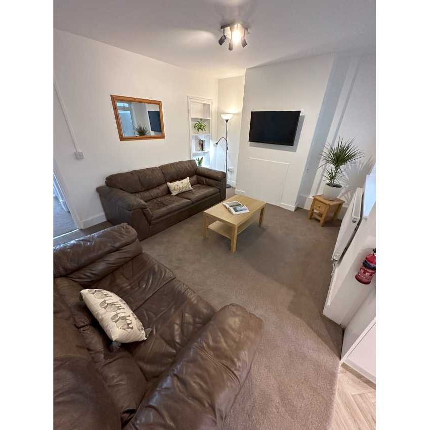 Room 1 - Photo 1