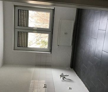 Willkommen Zuhause: schöne drei Zimmer Wohnung sucht neue Bewohner - Photo 1