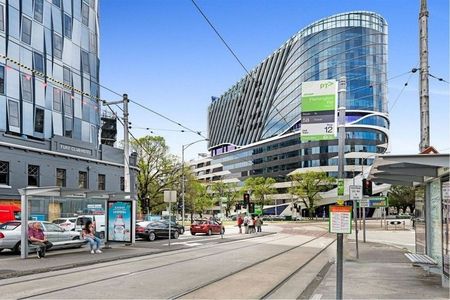 Fully Furnished Low Maintenance Apartment In Superb Position - Photo 5