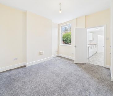 3 bedroom End of terrace house to rent - Photo 2