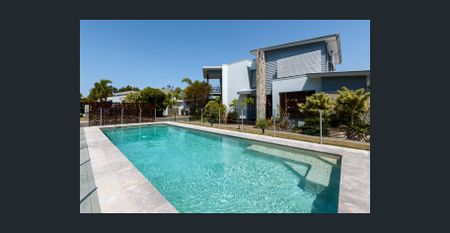 3-Bed, 2-Bath Townhouse with Private Courtyard - Photo 3