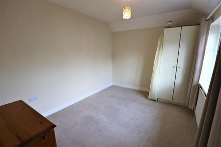 4 bedroom detached house to rent - Photo 3