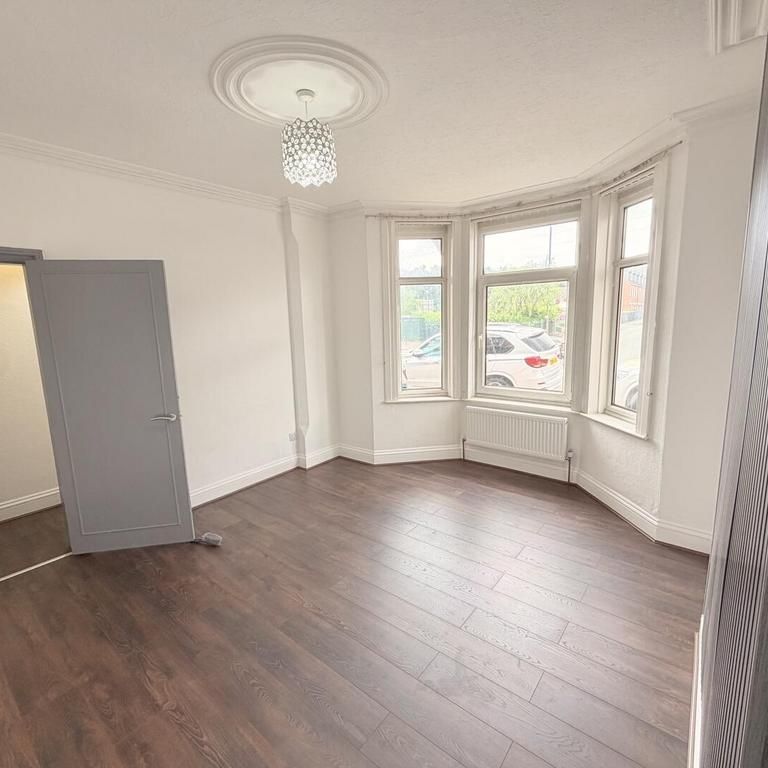 3 bedroom end of terrace house to rent - Photo 1