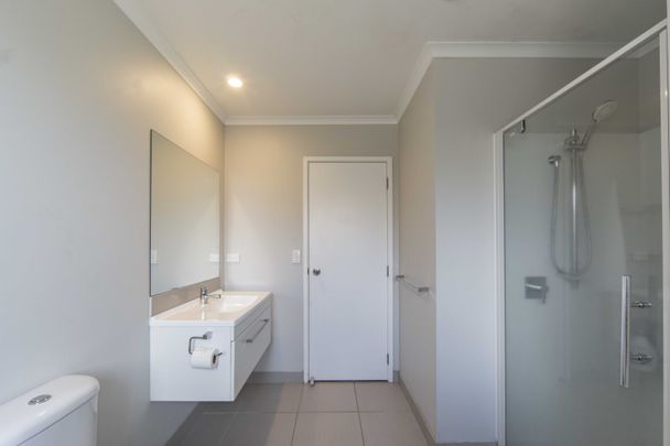 Executive Family Home - Photo 1