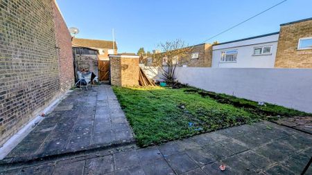 4 bedroom link detached house to rent - Photo 5