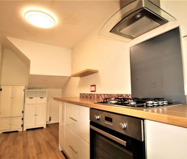 2 bedroom semi-detached house to rent - Photo 2