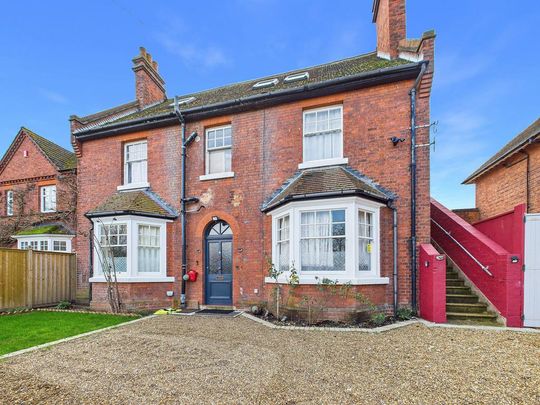 1 bedroom in a house share to rent - Photo 1