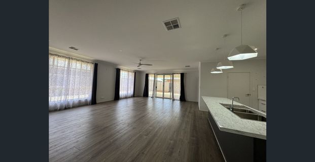 Premium 4-Bedroom Family Home – Style, Space & Superior Living - Photo 1