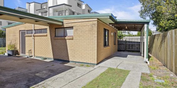 Freshly renovated 2 bedroom unit Contact Julie Sykes 0438 050 110 - Photo 3