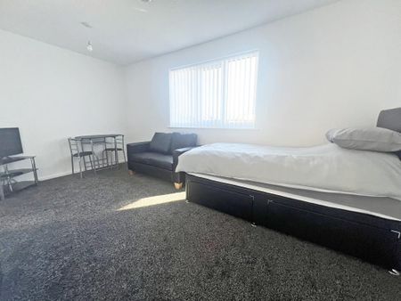 1 bedroom ground floor flat to rent - Photo 4