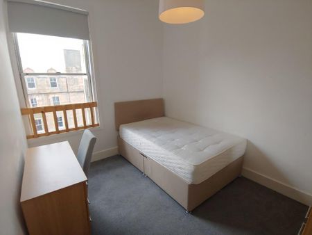 4 bedroom flat to rent - Photo 3