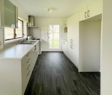 Tidy 2 Bedroom Unit - Photo 3