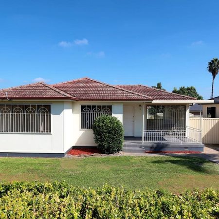 Newly Renovated 3 Bedroom Home in Mount Pritchard&excl; - Photo 4