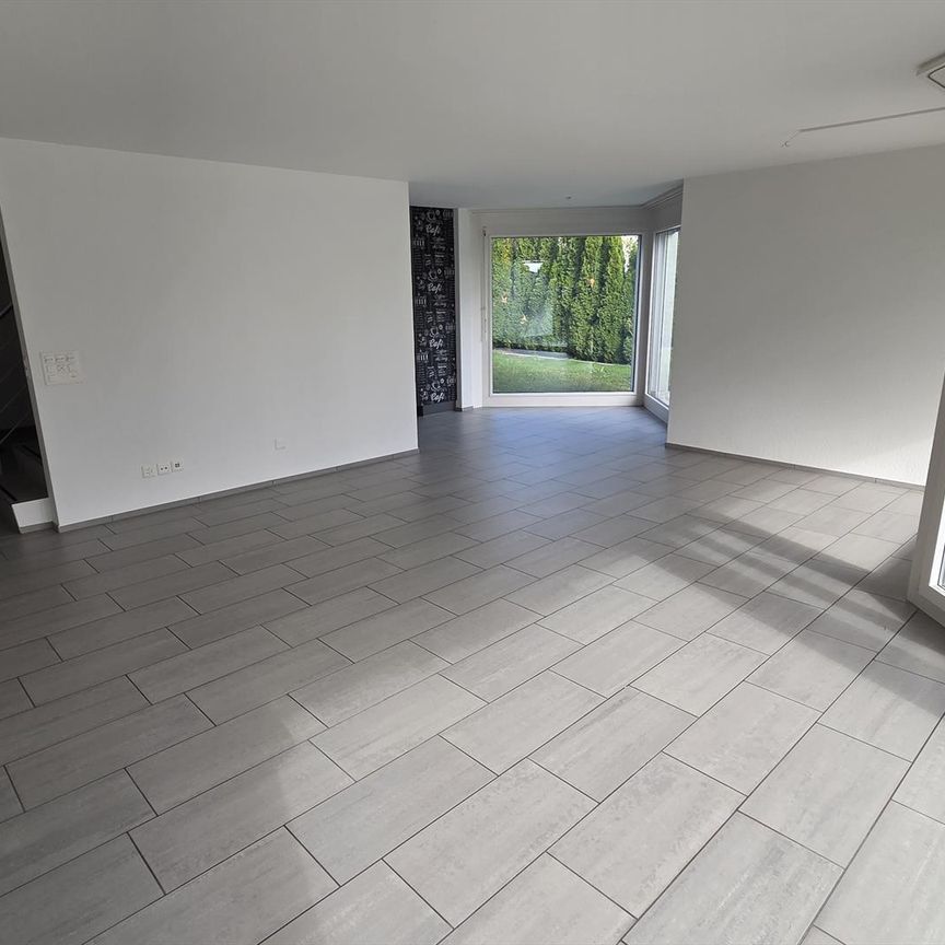 Geräumiges 6.5-Zimmer-Reiheneckhaus in ruhiger Lage in Berikon - Photo 1