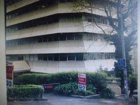 SWEEPING VIEWS OF AUCKLAND HARBOR. SAFE AND SECURE - Photo 5