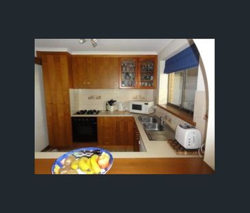 Spacious 2-Bedroom Townhouse Near the Lake - Photo 4