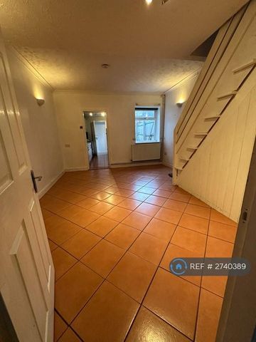 3 bedroom terraced house to rent - Photo 2