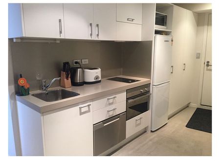 Wellington Central - 3 Bedrooms - Photo 4