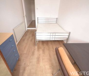 4 Bed - Pitcroft Avenue, Reading - Photo 5