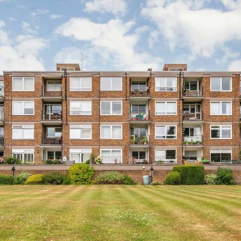 Strawberry Vale, Strawberry Hill, TW1 - Photo 1