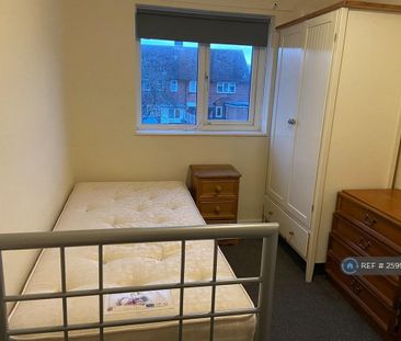 1 bedroom in a house share to rent - Photo 5