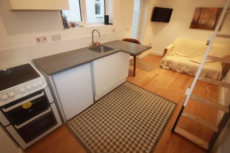 Detached house to rent - Photo 3