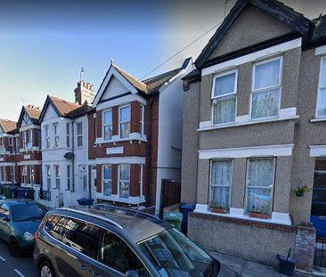 3 bedroom flat to rent - Photo 4