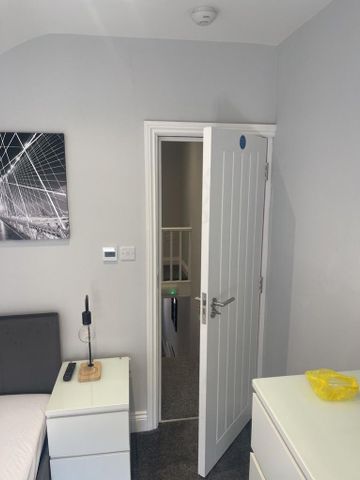 1 bedroom house of multiple occupation to rent - Photo 2